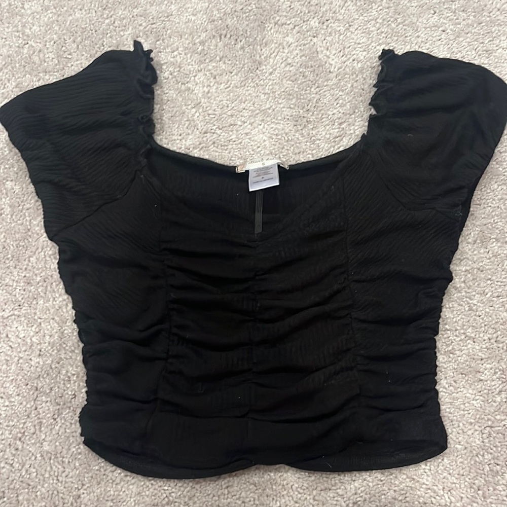 Super cute black alterd state shirt